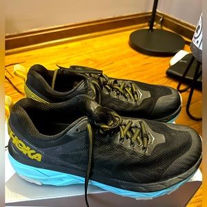 Sz 8.5D Hoka Challenger ATR 5 Shoes
